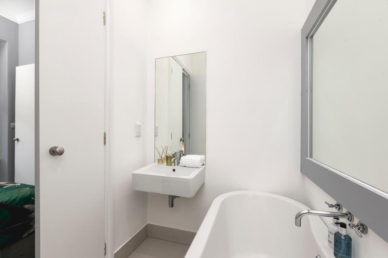 Marine Parade Sea View 2-Bedroom Apartment Brighton Ngoại thất bức ảnh